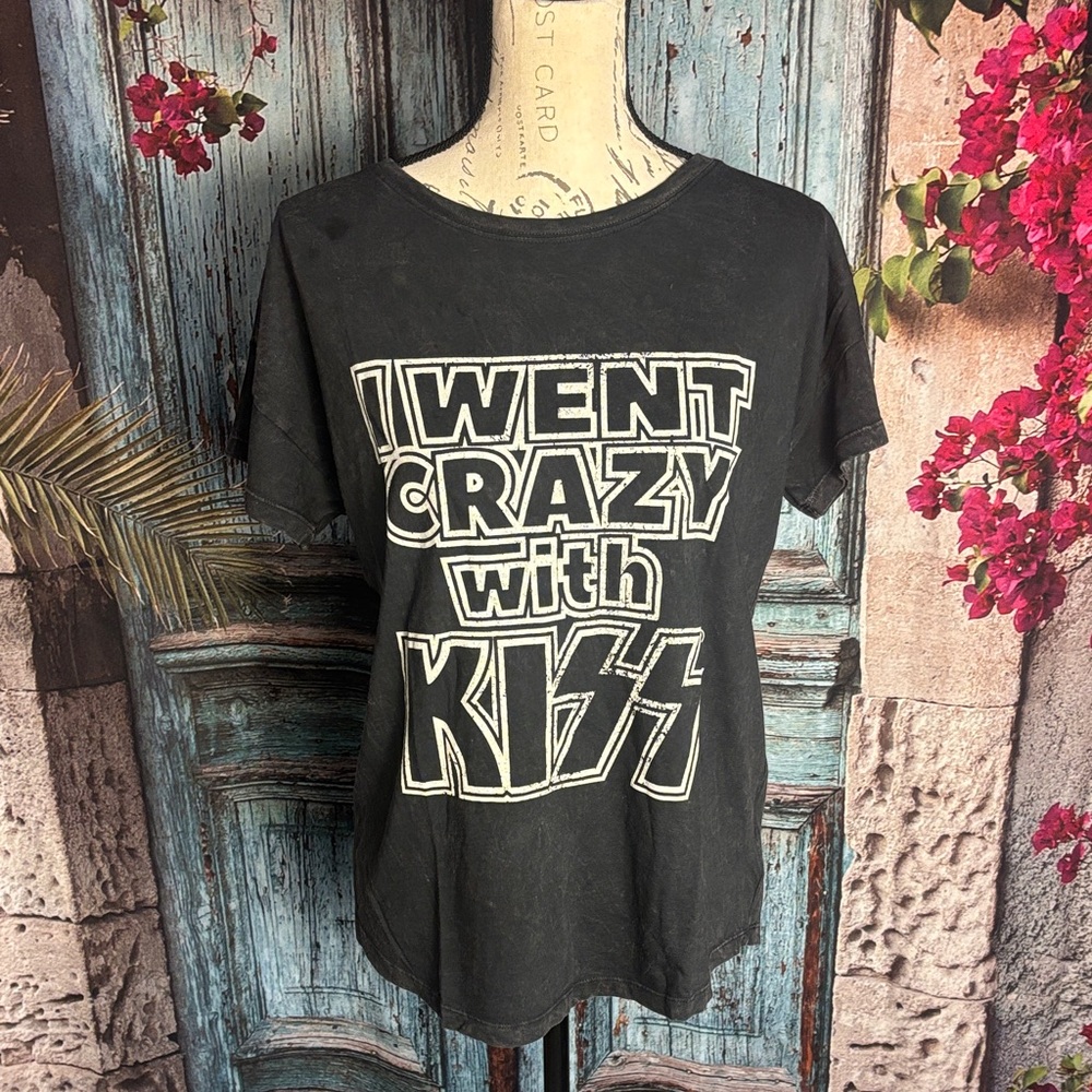 Vintage Canvas black Mineral Wash Kiss Tshirt New in Package,‎ size small , med